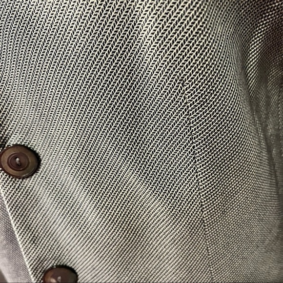 Vintage Yansi Fugel 2-piece suit, classy, front button closure. Size 6 - Picture 3 of 10